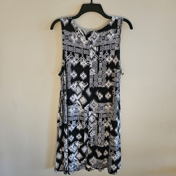 Karen Kane Geo Print Chloe Dress - Picture 6 of 6